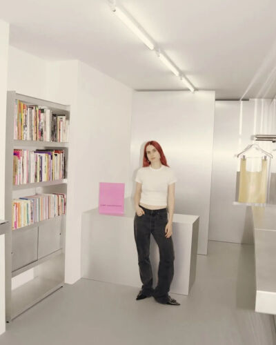 Isabella Burley在Climx Books