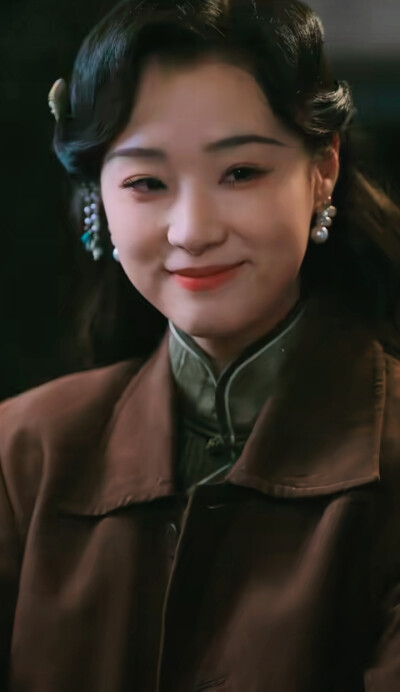 王小亿/暗潮涌动