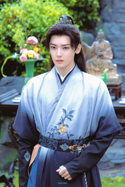 侯明昊 饰 陆江来/陆复生 《玉茗茶骨》
25.12.29