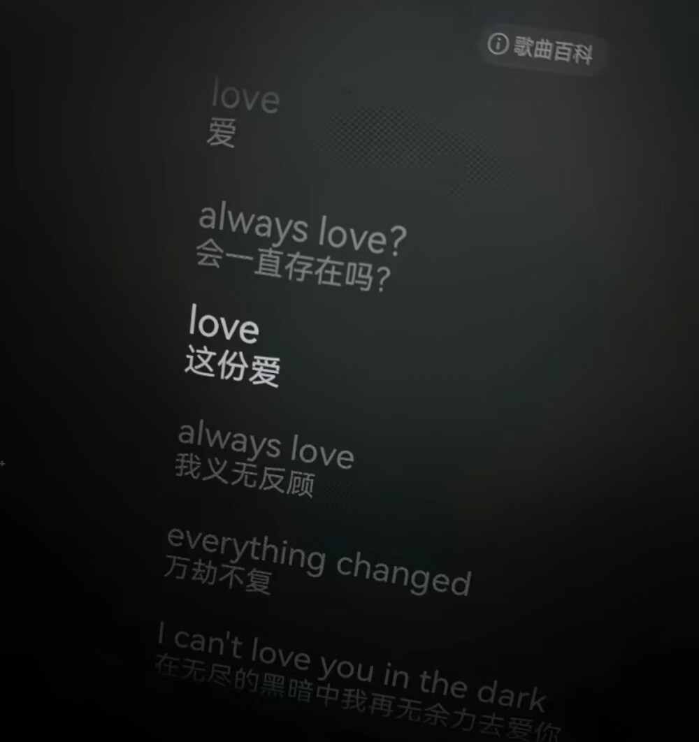 感觉我老婆每天好呆萌，好可爱呀，怎么就活成这样了？好迷茫呀，好呆呆？我老婆就这样呆呆地望着这个世界，可爱死了