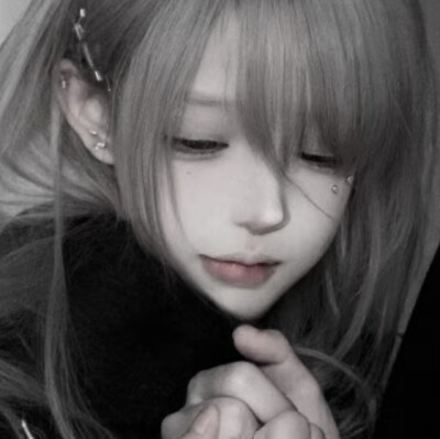 感觉我老婆每天好呆萌，好可爱呀，怎么就活成这样了？好迷茫呀，好呆呆？我老婆就这样呆呆地望着这个世界，可爱死了