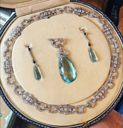 比利时王后法比拉奥的海蓝宝镶钻珠宝套装