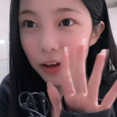 你未施粉黛的脸，我疯狂地爱上