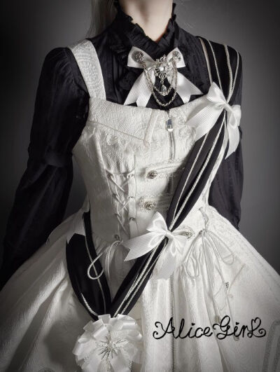 炒鸡酷的小裙子我直接爱上，超喜欢ag家这套军lo啊