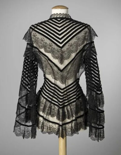 黑色尚蒂伊花边canezou。