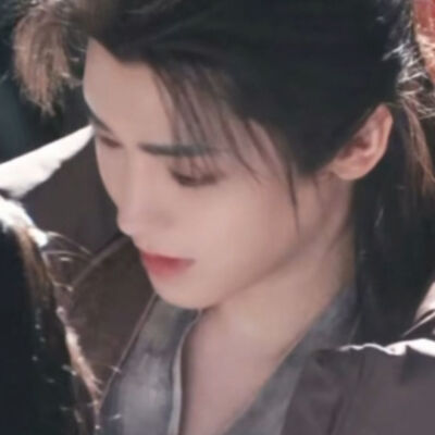 我只是江南柳枝下的一只燕儿罢啦