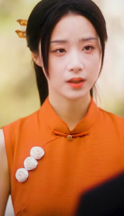 王小亿/她携春色来