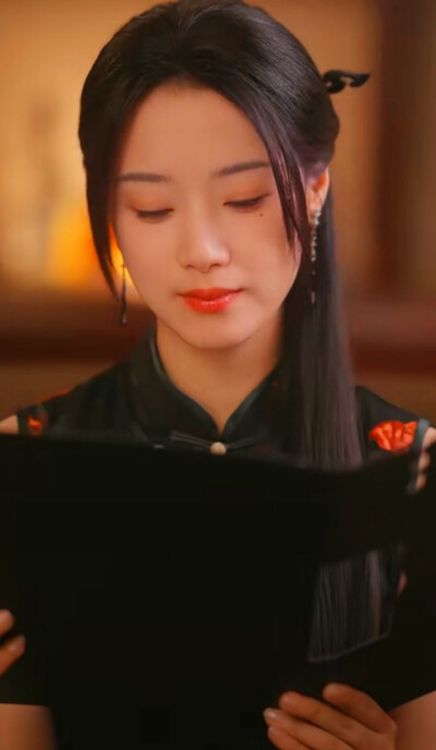 王小亿/她携春色来