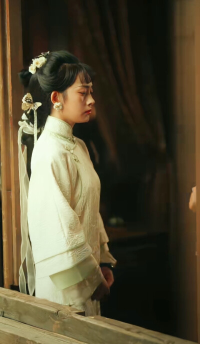 王欢欢/春夜吻蝶