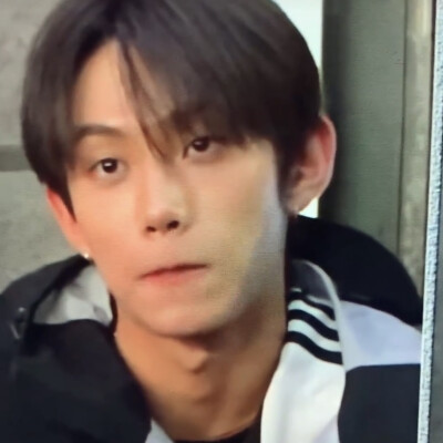 大哥哥看看那个