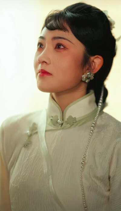 王欢欢/春夜吻蝶