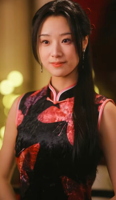 王小亿/她携春色来