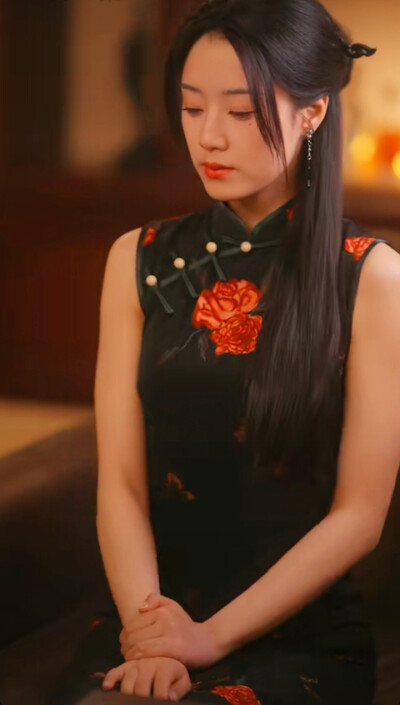 王小亿/她携春色来