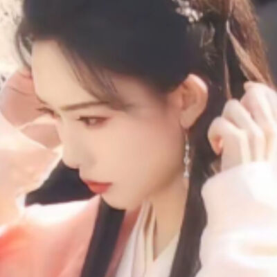 只听风声大作雷峰塔经过