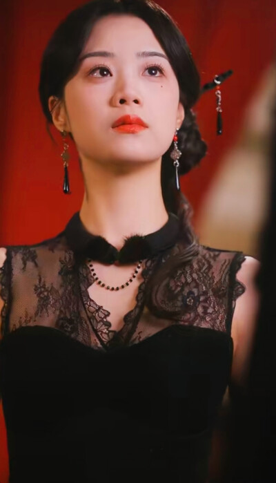 王小亿/她携春色来