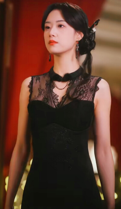 王小亿/她携春色来