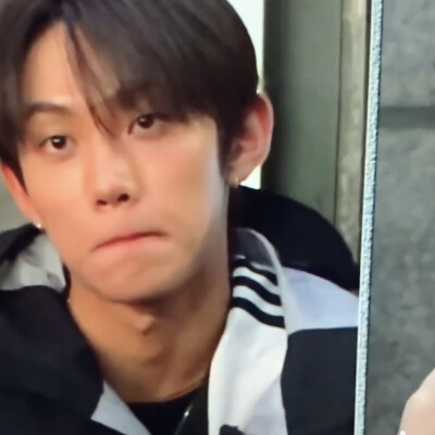 大哥哥看看那个