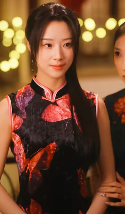 王小亿/她携春色来