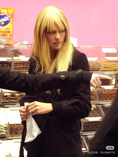 taylor swift
cr xhs MosaicBrokenHearts_