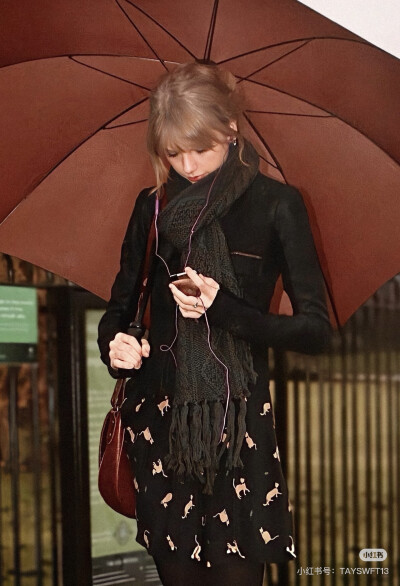 taylor swift
cr xhs MosaicBrokenHearts_