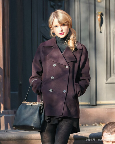 taylor swift
cr xhs MosaicBrokenHearts_