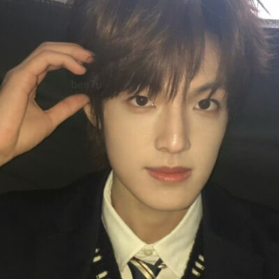 就是这两个人就给我一种很会记名的那种学生会会长的感觉，我看见我只想那个呀，奈何这两人太貌美