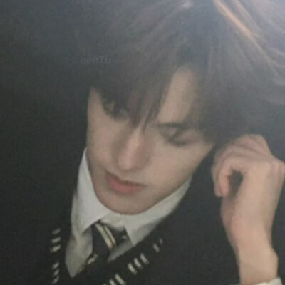 就是这两个人就给我一种很会记名的那种学生会会长的感觉，我看见我只想那个呀，奈何这两人太貌美