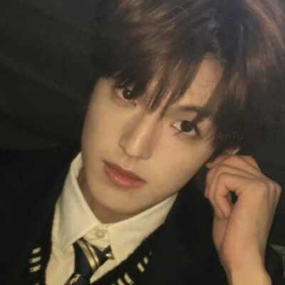 就是这两个人就给我一种很会记名的那种学生会会长的感觉，我看见我只想那个呀，奈何这两人太貌美