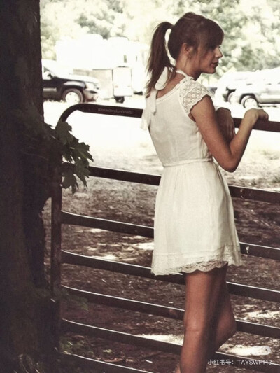 taylor swift
cr xhs MosaicBrokenHearts_