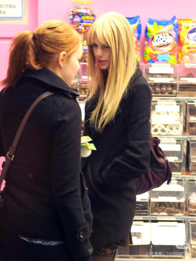 taylor swift
cr xhs MosaicBrokenHearts_