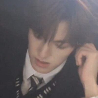 就是这两个人就给我一种很会记名的那种学生会会长的感觉，我看见我只想那个呀，奈何这两人太貌美