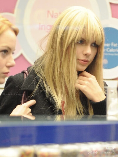 taylor swift
cr xhs MosaicBrokenHearts_