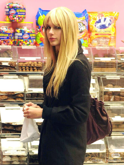 taylor swift
cr xhs MosaicBrokenHearts_