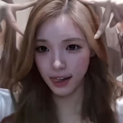 带着我家披着猫皮的兔子来了