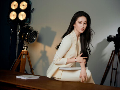 刘亦菲 全新天梭小美人系列偏心款广告大片
#天梭全球品牌代言人刘亦菲#2026.1.27