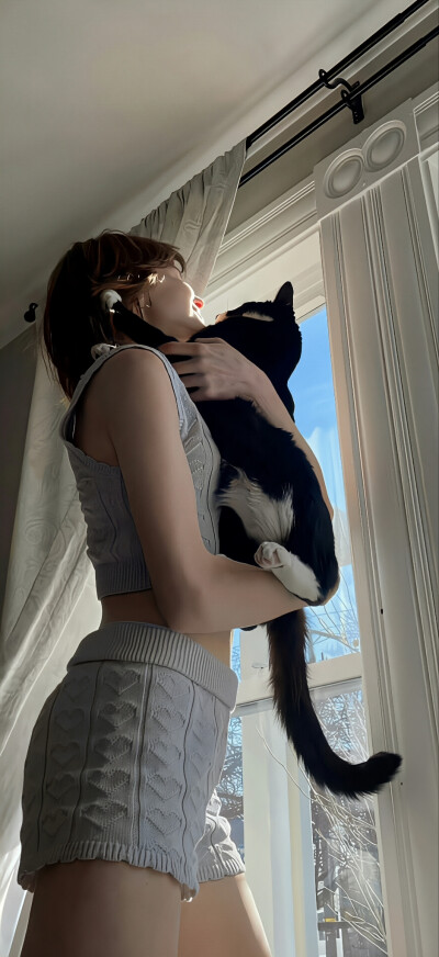 小猫喜欢谁就粘着谁 你也是吗៷>ᴗ<៷