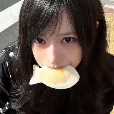 觉得我不可爱的人可以去亲吻菜刀