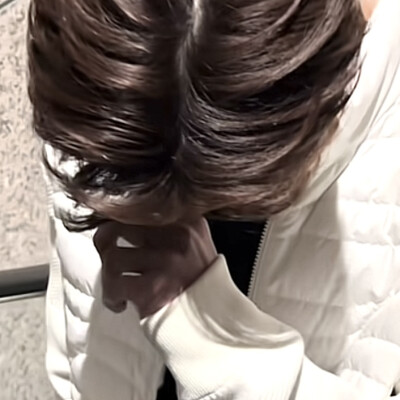 男神也不研究穿搭了，排骨羽绒服也穿上了