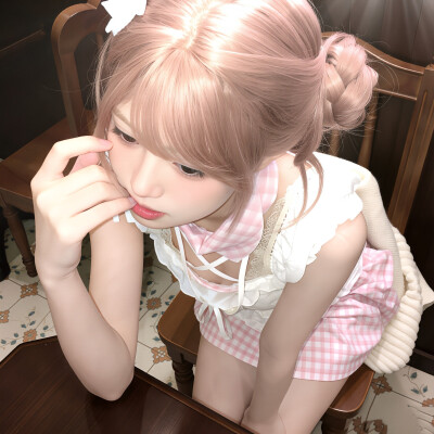 本少是个天才 特长是发呆和宅（๑> <๑）