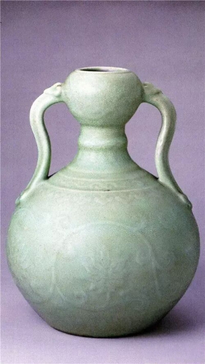 绿釉如意耳瓶   清 雍正
故宫博物院藏
