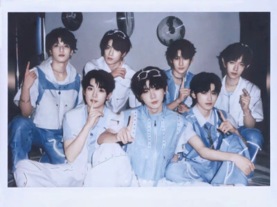 一些时代少年团的图片