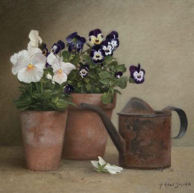 亨丽埃塔·阿贝尔·史密斯是一位专精于写实肖像与静物绘画的英国当代艺术家，采用油画和炭笔表达形式。她在意大利佛罗伦萨查尔斯·塞西尔学院接受传统古典写生训练，之后融合比例法，将作品定义为“经历时间沉淀的花卉…