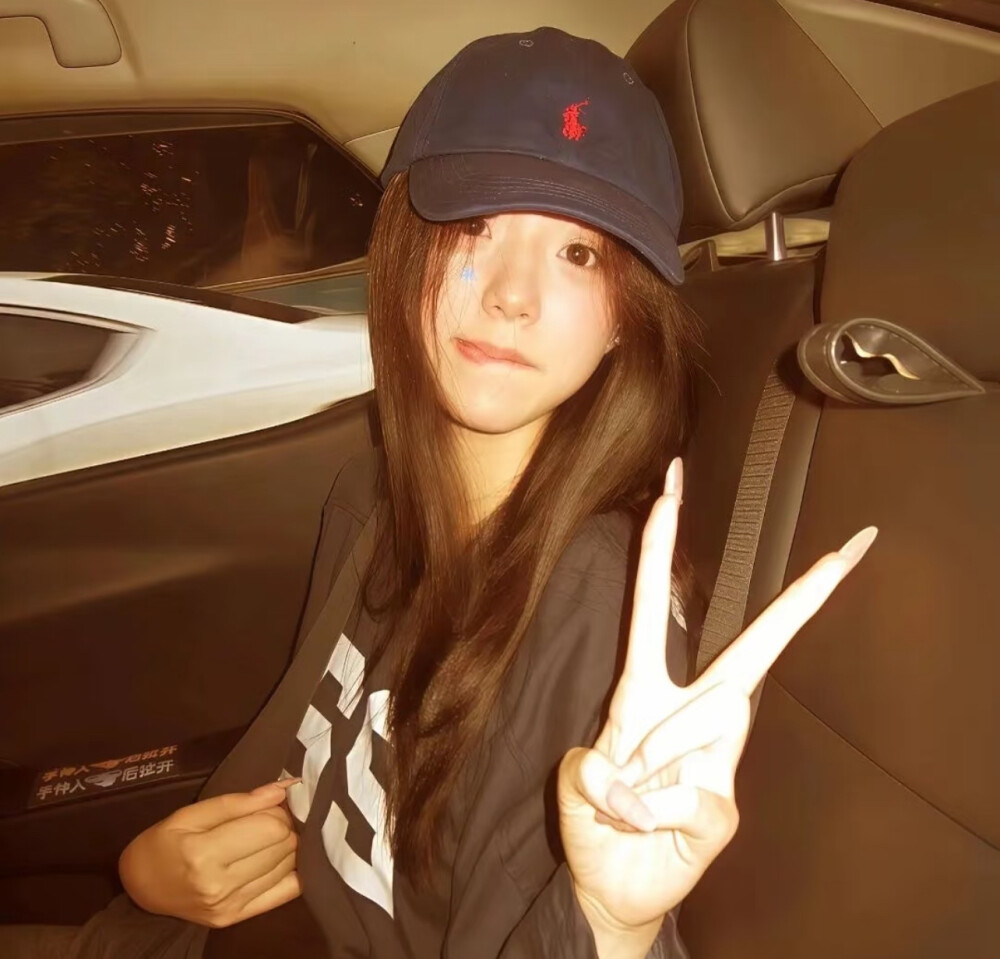 女头
扇你巴掌的时候要问我手疼不疼