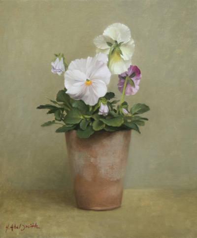 亨丽埃塔·阿贝尔·史密斯是一位专精于写实肖像与静物绘画的英国当代艺术家，采用油画和炭笔表达形式。她在意大利佛罗伦萨查尔斯·塞西尔学院接受传统古典写生训练，之后融合比例法，将作品定义为“经历时间沉淀的花卉…