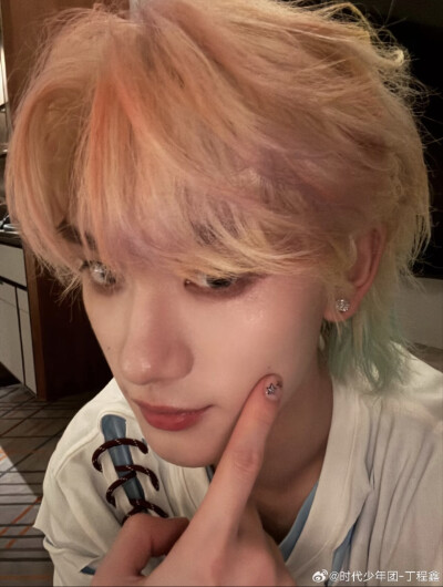 一些丁程鑫的图片