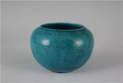 孔雀绿釉暗刻云龙纹笔洗   清雍正
观复博物馆藏
