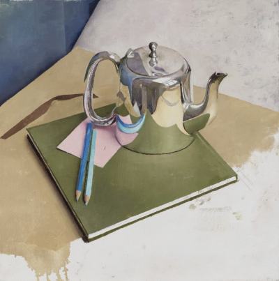 迪尔穆德·凯利是一位当代英伦具象绘画大师，其作品以光影质感与情感叙事为核心。他于1995年毕业于纽卡斯尔大学美术专业，随后在切尔西艺术学院获硕士学位，2003年入读伦敦王子绘画学院（现皇家绘画学院）。