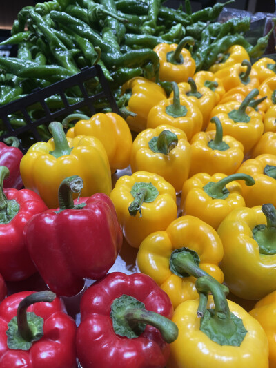 好饱满的彩椒呀