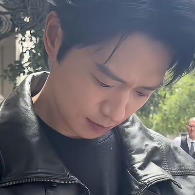 当年扫射恋哥癖的时候我躲在哥哥怀里连枪声都没听到