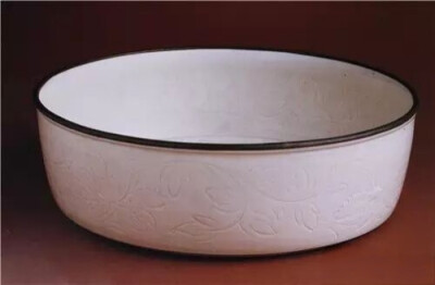 定窑划花花卉纹洗 北宋
英国大维德基金会藏
